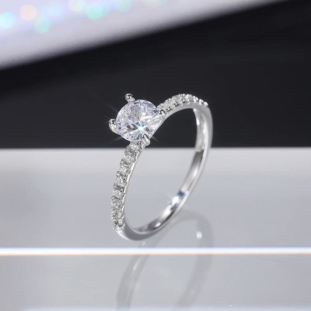 The Everlight Ring Luxe Solitaire