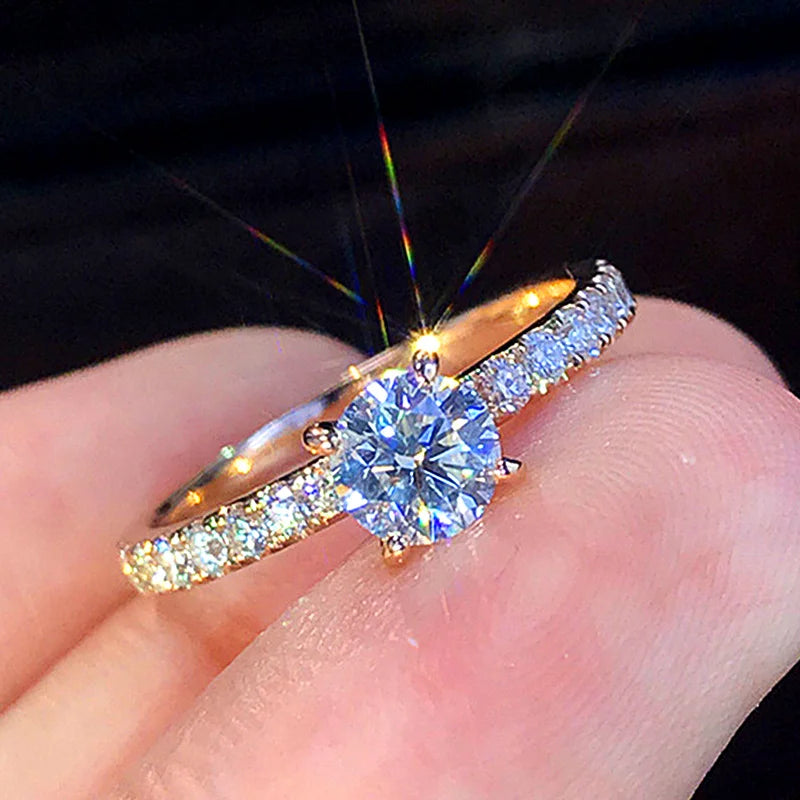 The Everlight Ring Luxe Solitaire
