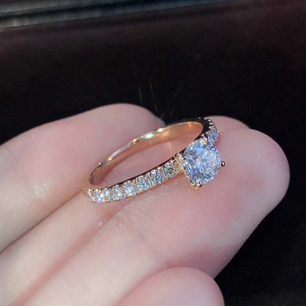 The Everlight Ring Luxe Solitaire