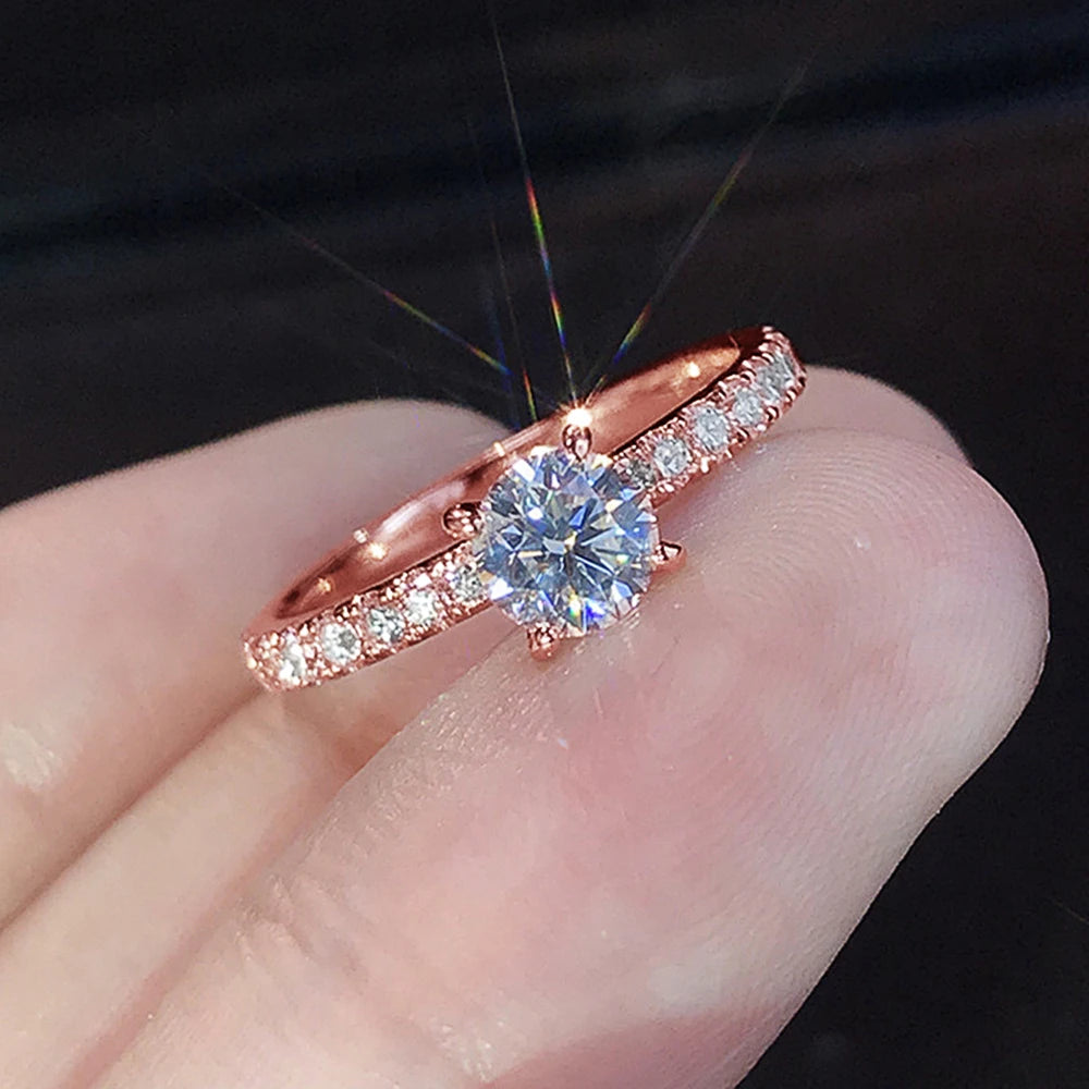 The Everlight Ring Luxe Solitaire