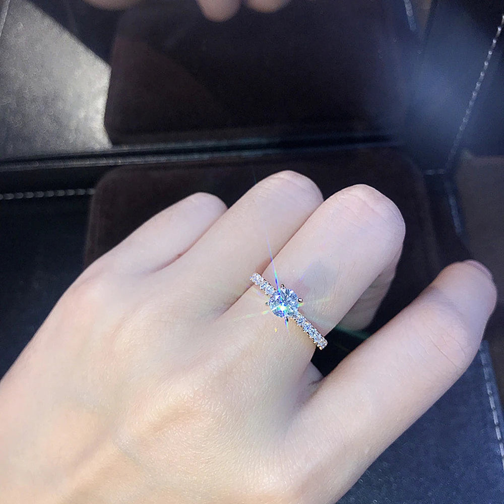 The Everlight Ring Luxe Solitaire