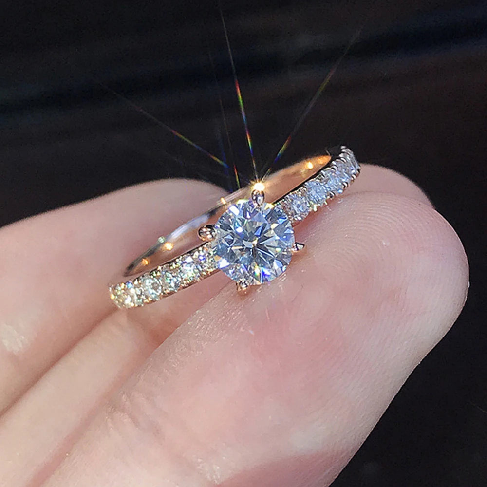 The Everlight Ring Luxe Solitaire